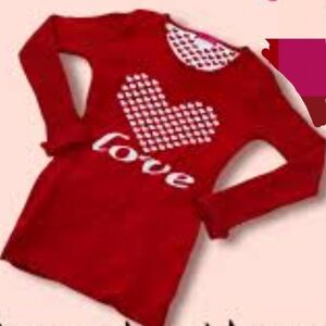 ❤️❤️Valentines Red and White Heart + Love Design Size Small Tunic Length Sweater